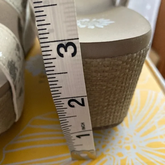 Yellow Box Women's White/Silver Cow Fur Wedge Sandals. NWT - Picture 4 of 4